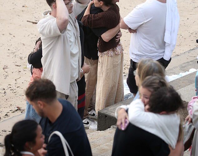 Se reanuda la búsqueda frenética del nadador desaparecido después de una trágica pausa por el ahogamiento de Año Nuevo: surgen nuevos detalles sobre un joven de 24 años arrastrado al mar en Coogee Beach