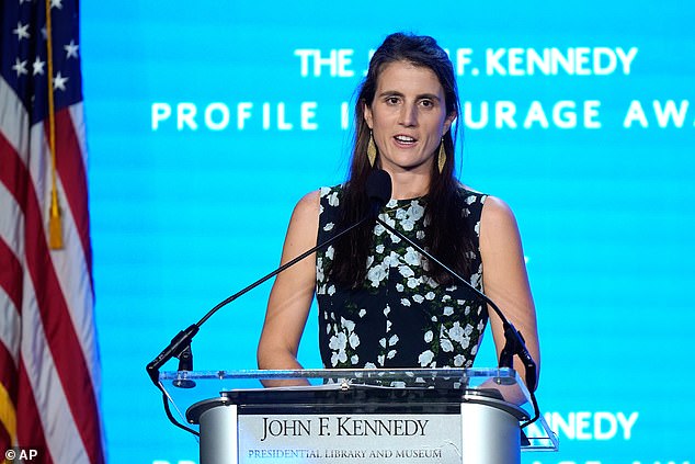 La amarga disputa familiar de Kennedy estalla cuando RFK Jr. es ‘prohibido’ de asistir al funeral de su difunta prima Tatiana Schlossberg ‘para proteger a sus hijos pequeños’
