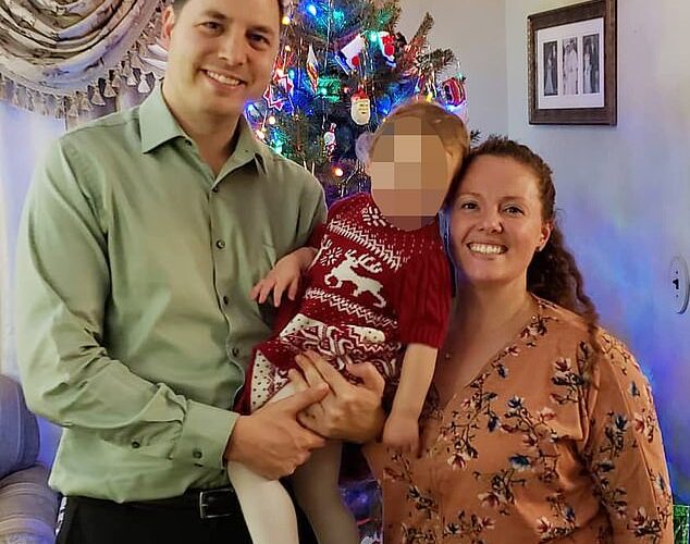 La aterradora pregunta de una niña a una niñera que tuvo una aventura con su padre horas después del brutal asesinato de su madre