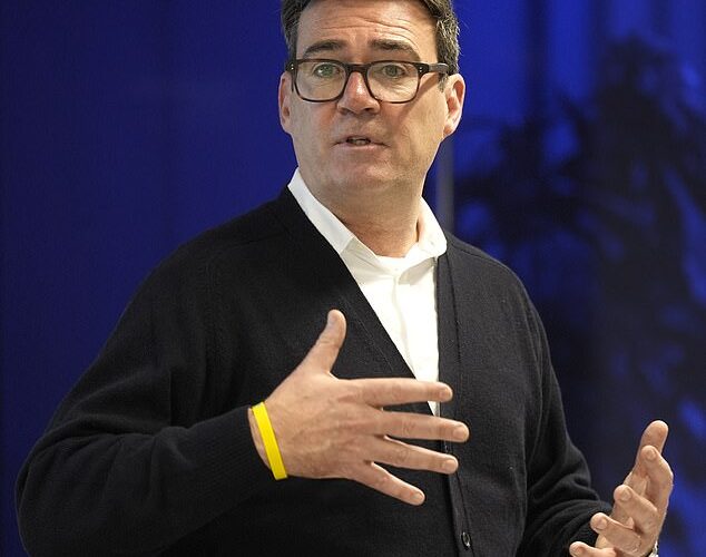 ¡Es hora de tomar una decisión! Al rival de Kier Starmer, Andy Burnham, se le han dado menos de 24 horas para decidir sobre una candidatura para las elecciones parciales, mientras Angela Rayner “respalda su campaña para el regreso de los Comunes”