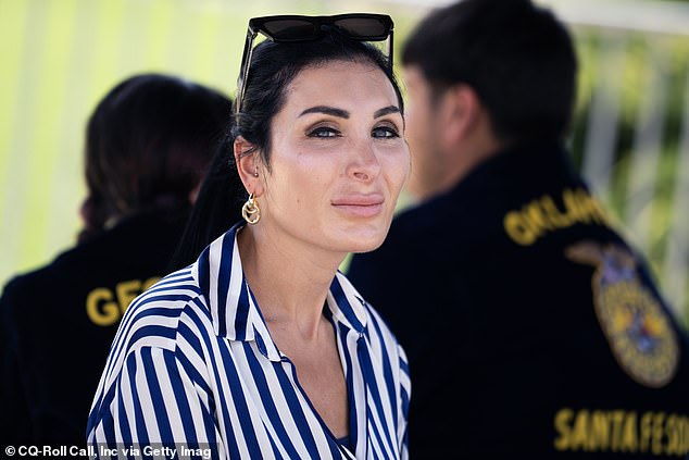 JD Vance critica a Laura Loomer, ejecutora de Trump, como “irrespetuosa” por su ataque al aborto