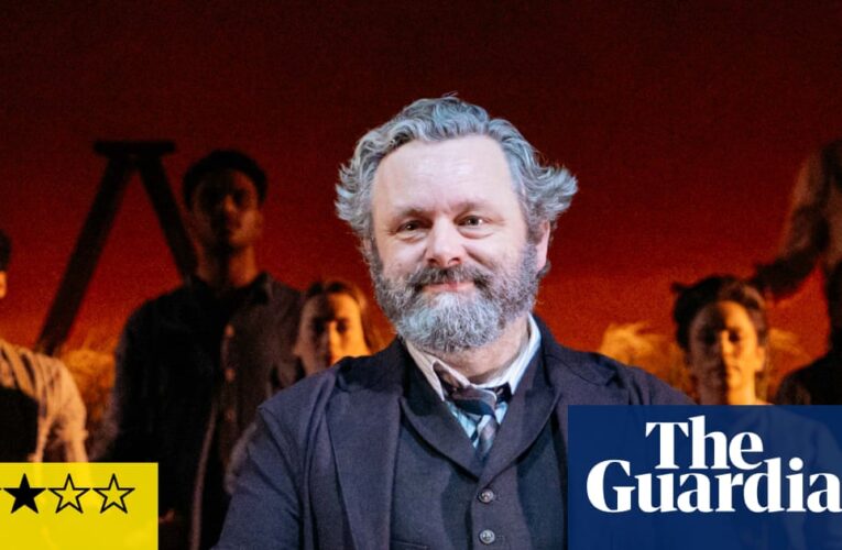 Reseña de Our Town: Michael Sheen aporta calidez e ingenio a un escenario de Our Town ambientado en Gales