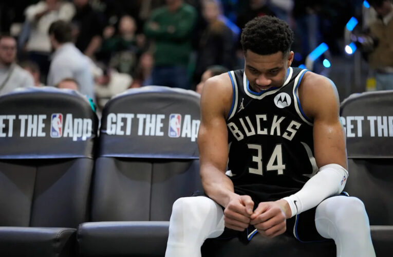 Giannis Antetokounmpo se someterá a una resonancia magnética por una distensión en la pantorrilla derecha, dice que espera perderse de 4 a 6 semanas