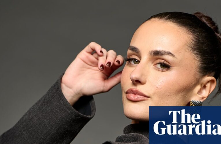 ‘Tuve que luchar con uñas y dientes’: Amber Davies sobre Strictly trolls, los macizos de Love Island y su obviedad legalmente rubia | escenario