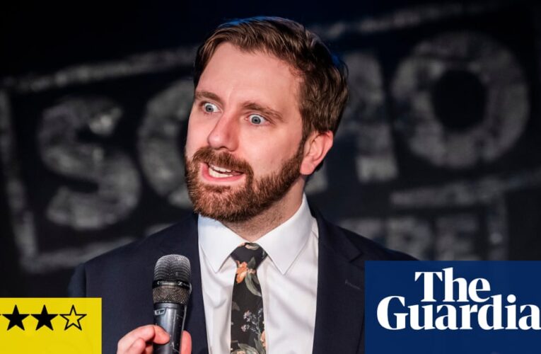 Pierre Novelli: Reseña Tú te sientas ahí, yo me quedaré aquí – La mordaza es tan buena que resistirse es inútil Comedia