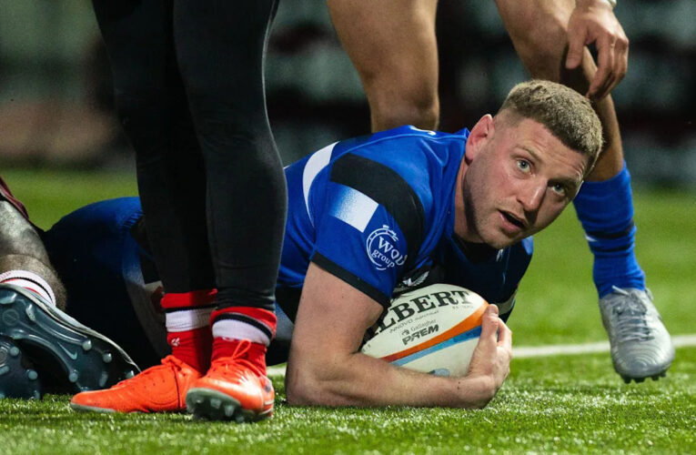 Russell anotó 15 carreras y Bath venció a Gloucester en un emocionante derbi