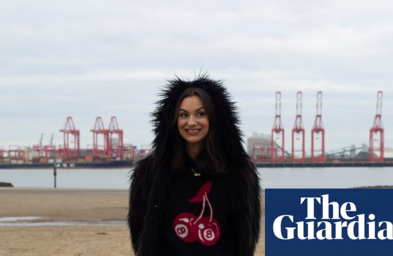 Jed Franks Cómo la limpieza de baños en Cambridge inspiró su exitoso programa: ‘No tiro agua con ira, solo me escabullo por la puerta trasera’ | comedia