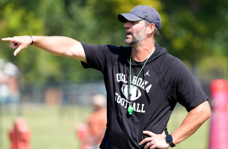 Los Oklahoma Sooners están dejando atrás al entrenador de TE Joe John Finley, según los informes