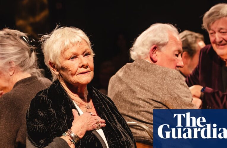 ‘Melancholy Magic’: Cómo Judi Dench y muchas estrellas cayeron bajo el hechizo de la mayor comedia de la historia | el teatro