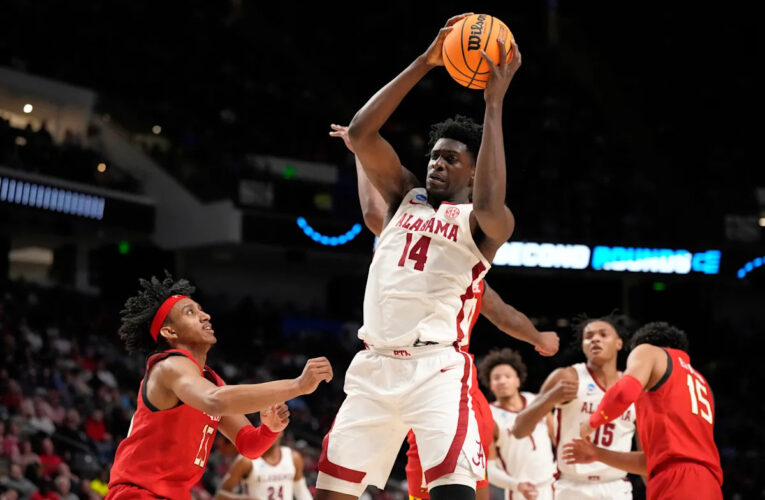 Alabama, número 17, planea jugar contra Charles Bediako, de 7 pies, quien se convirtió en profesional contra Tennessee en 2023.