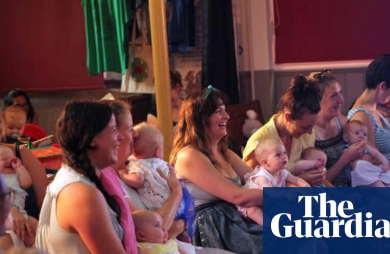 Caos, llantos y explosiones de caca: los clubes de comedia para niños despegan en Gran Bretaña