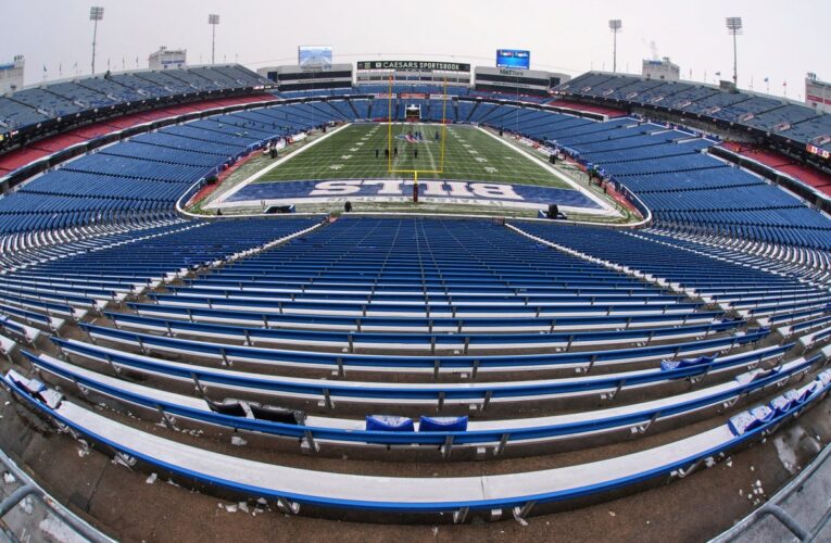 Los fanáticos de la NFL lloran a ‘The Ralph’ mientras se despiden del icónico estadio