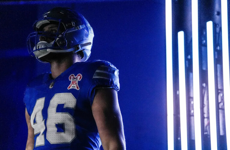 La ex estrella del fútbol de Iowa, Jack Campbell, ganó el premio Pro Butkus 2025