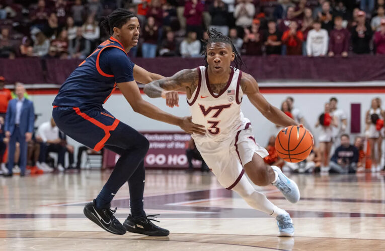 Ben Hammond anotó 30 puntos, el máximo de su carrera, cuando Virginia Tech venció al No. 21 Virginia 95-85 en 3OT.