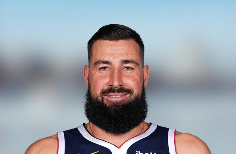 Jonas Valanciunas sufrió una lesión en la pantorrilla